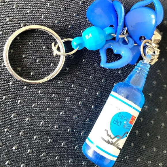 Cute Mini Simulation Resin Beer Blue Bottle Keychain Novelty Women's Bag Charm - Picture 1 of 5
